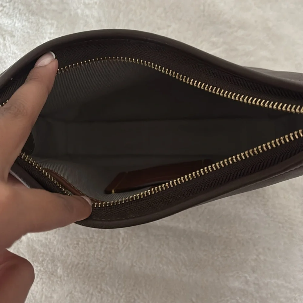 Coach Curve Zip Bag in Maple